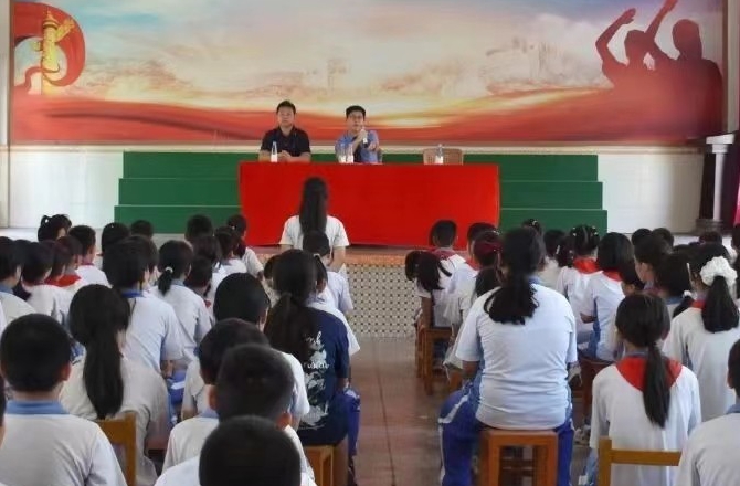 筑牢“安全堤”  检护“生命花”